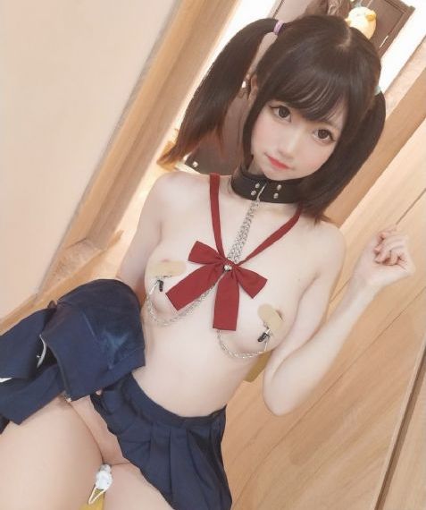 犹为离人照落花