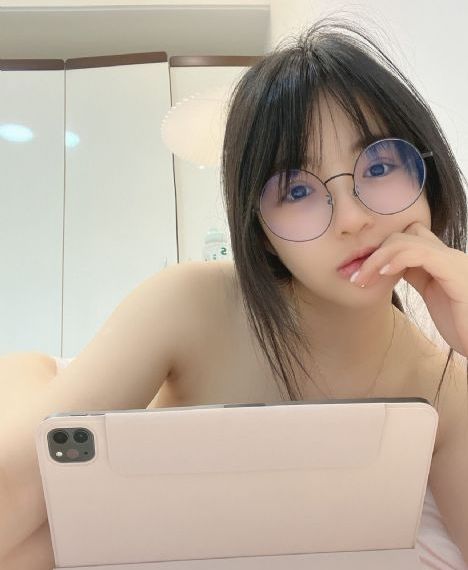 在玉势上抹春药调教她